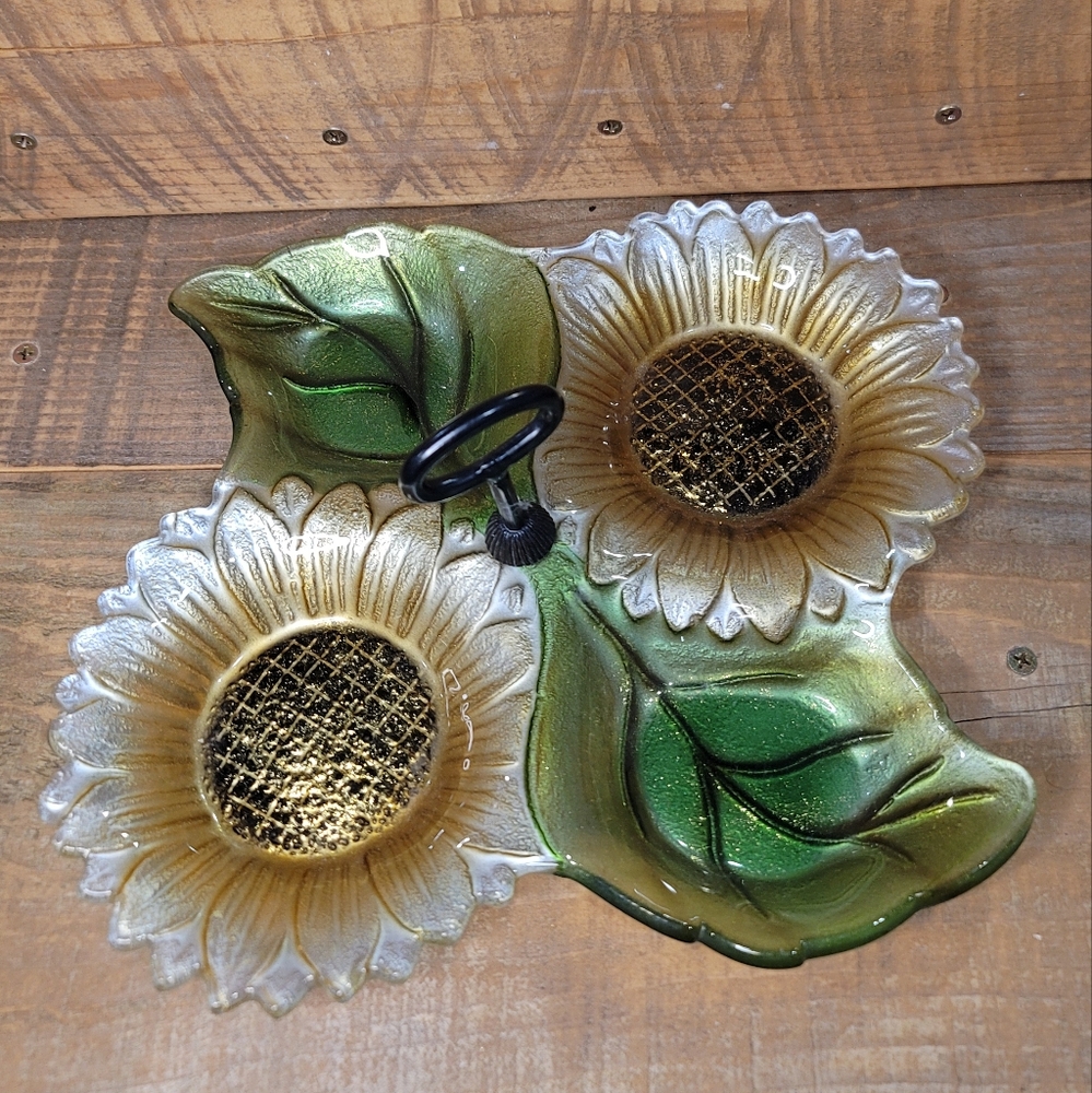 Sunflower divided dish